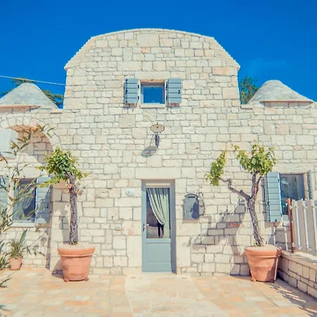 Navolte Trulli E Quiete Con Piscina Locorotondo
