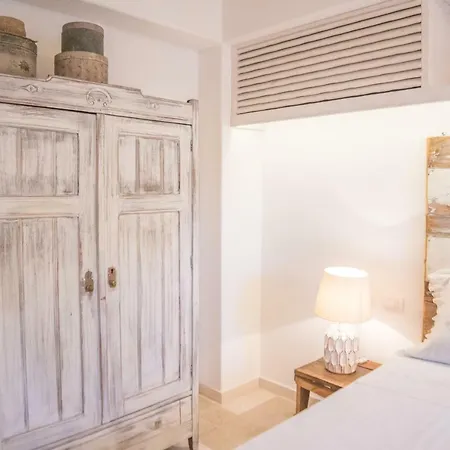 Navolte Trulli E Quiete Con Piscina Holiday home Locorotondo