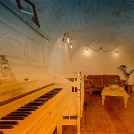 Navolte Trulli Con Piscina & Relax A * ロコロトンド