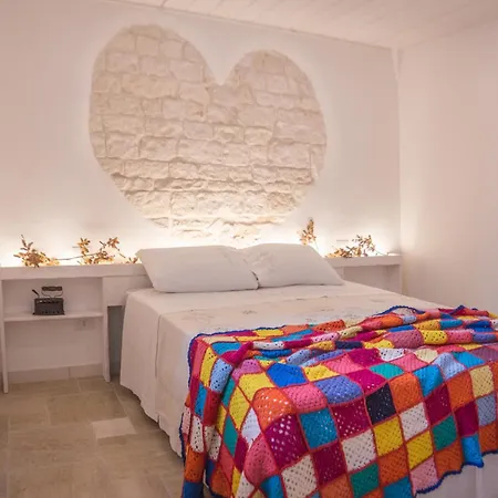 別荘 Navolte Trulli Con Piscina & Relax A ロコロトンド