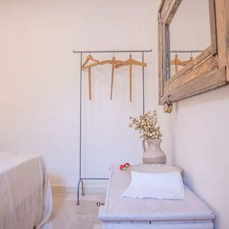 Navolte Trulli Con Piscina & Relax A ロコロトンド